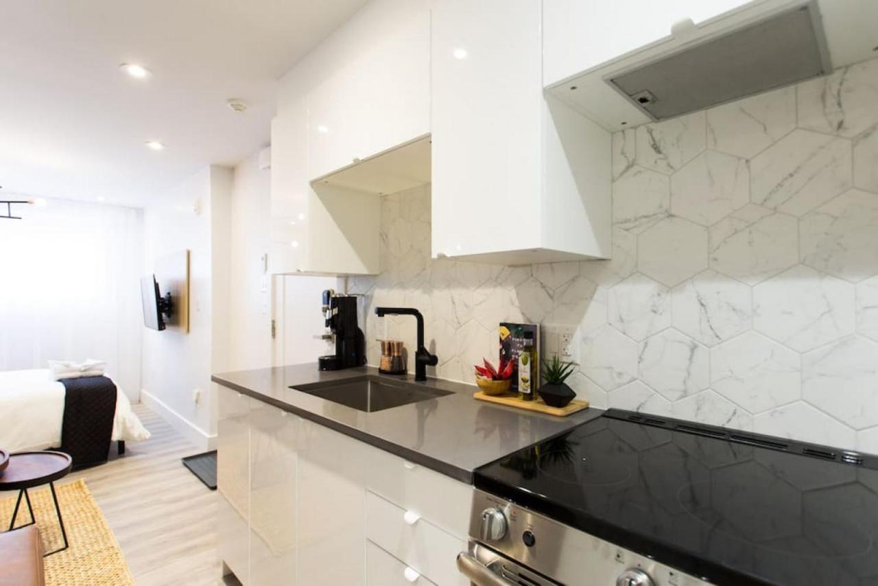 Palms Little Italy Studio With Full Bathroom By Denstays Montreal Exterior foto