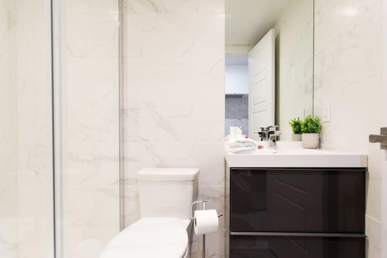 Palms Little Italy Studio With Full Bathroom By Denstays Montreal Exterior foto