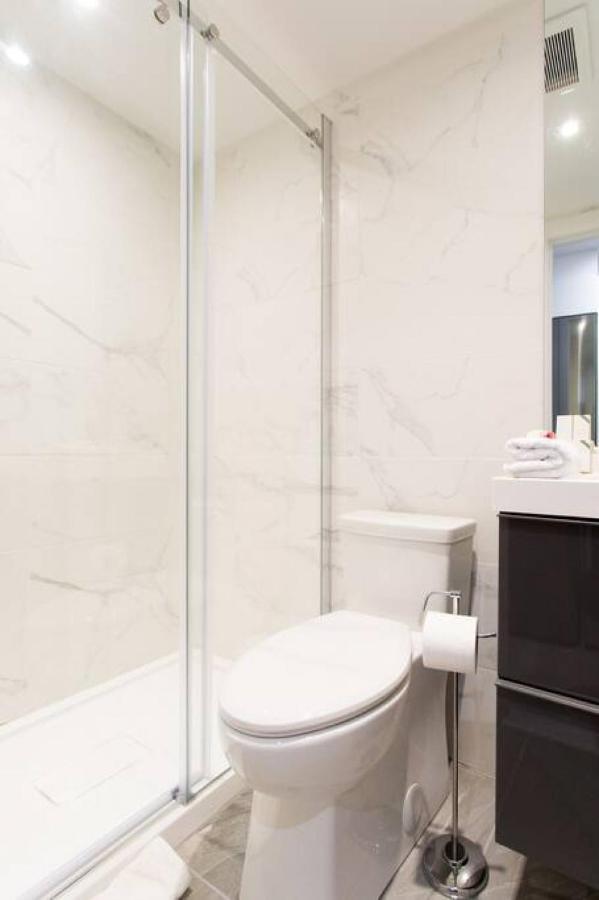 Palms Little Italy Studio With Full Bathroom By Denstays Montreal Exterior foto