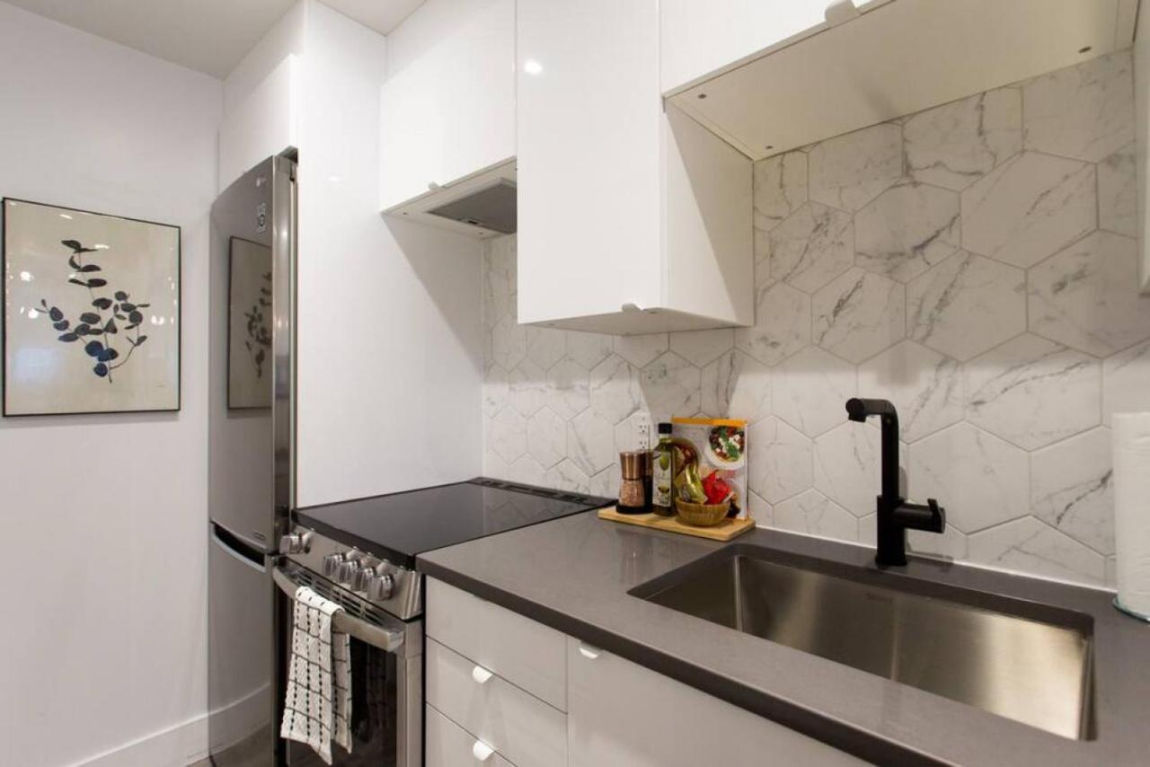Palms Little Italy Studio With Full Bathroom By Denstays Montreal Exterior foto